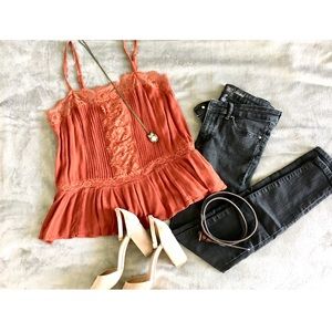 Lace detailed tank top